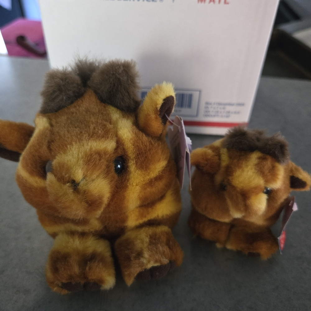 Puffkins GINGER THE GIRAFFE 4" with GINGER The Giraffe keychain